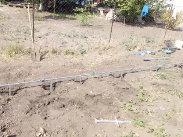 Фундамент для теплицы из свай
