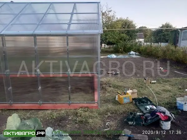 Теплица «Ударница Англичанка», ширина 2.5/3 м, труба 20х20 + 20х20 Теплица «Ударница Англичанка», ширина 2.5/3 м, труба 20х20 + 20х20